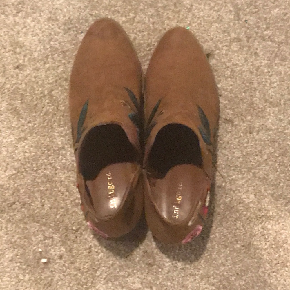 Embroidered booties - Picture 2 of 6
